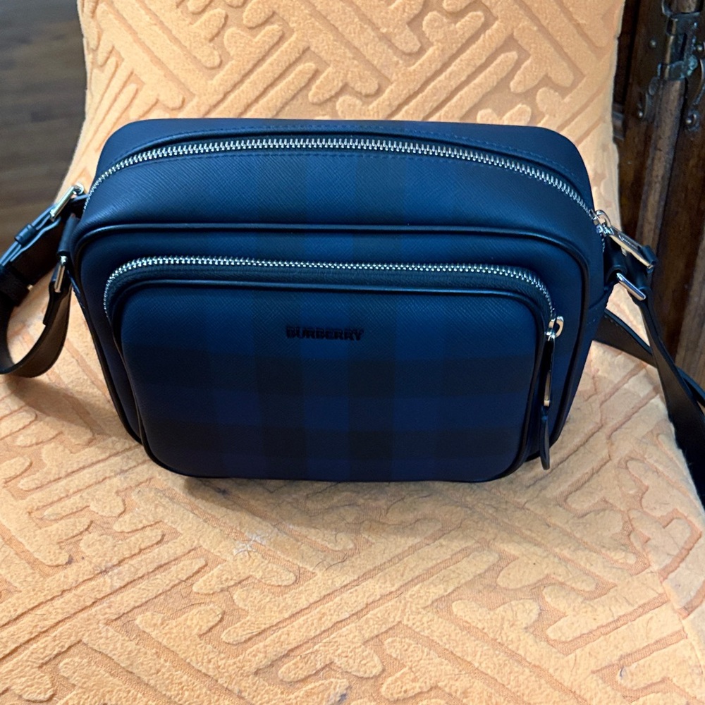 EUC Burberry Paddy Crossbody Bag
